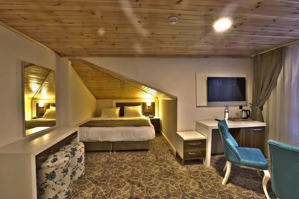 Lagoon Palace Hotel