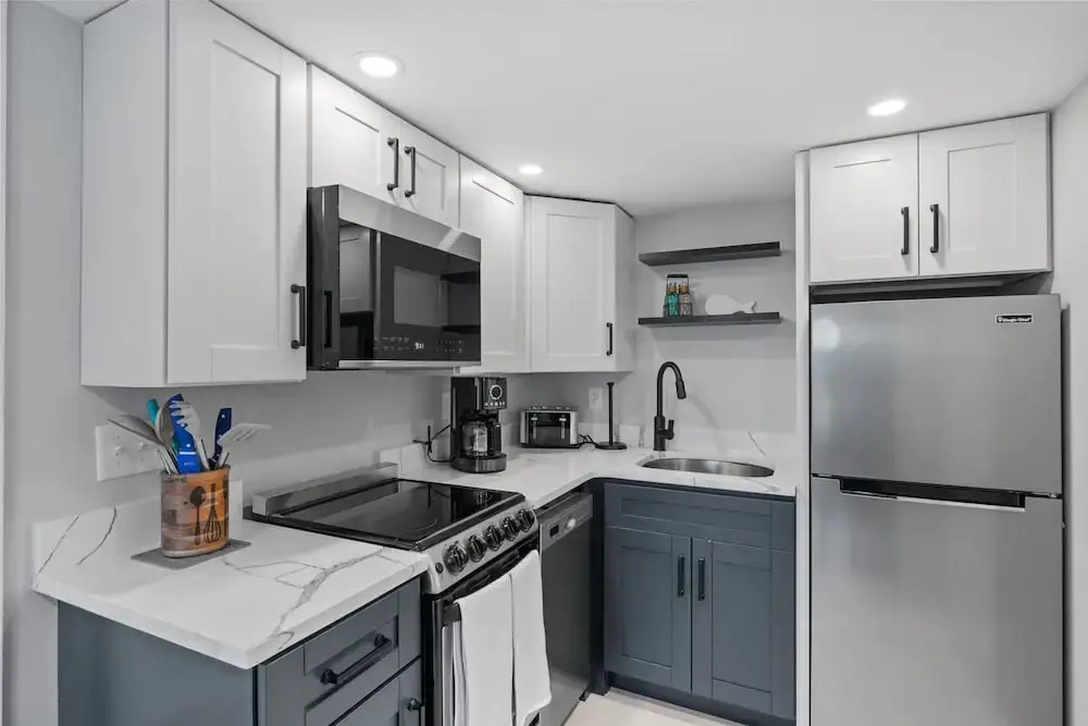 Modern Condo Perfect For Winter Rental