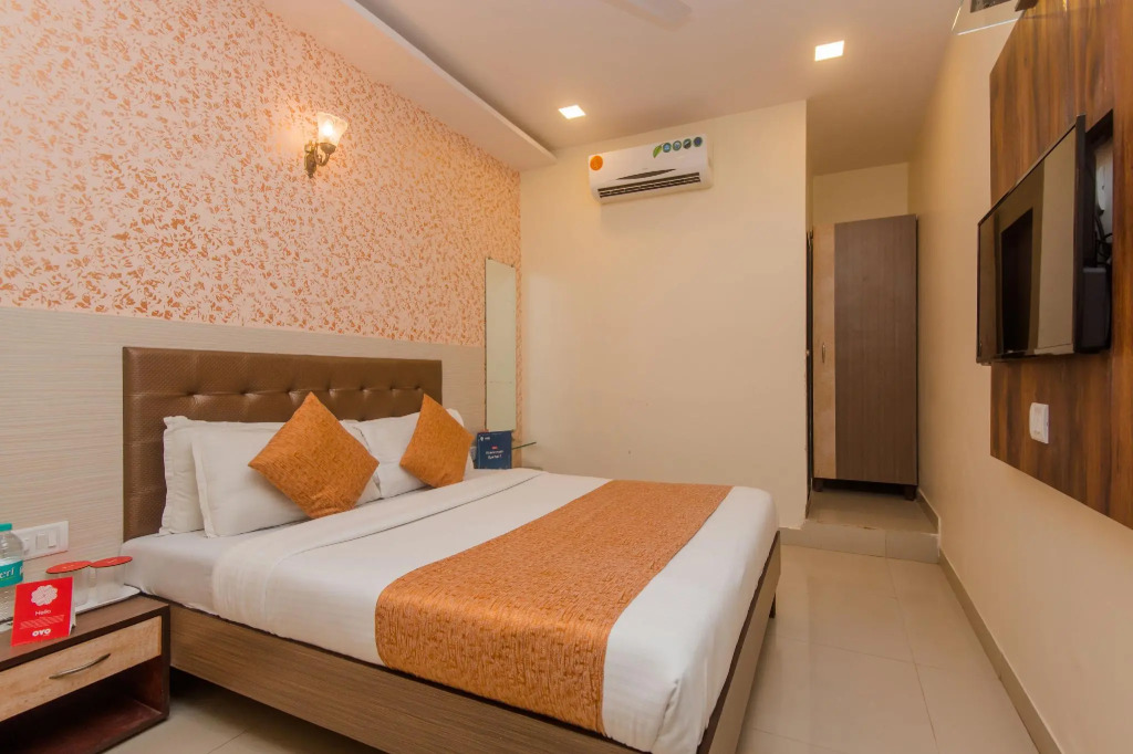 OYO 8678 Hotel Golden Nest
