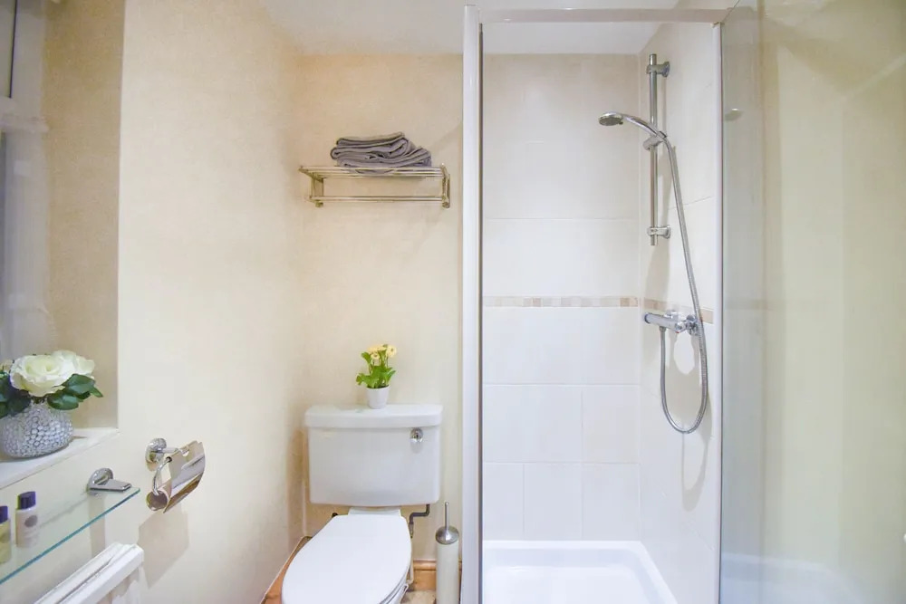 2 Bedroom City Apartment - Close to Queens Hospital
