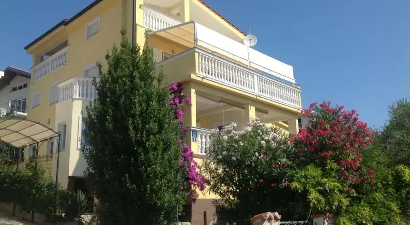 Villa Manja