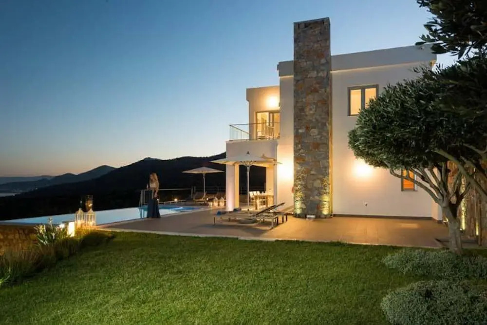 Sea View 3 Bedroom Villa Close to the Beach