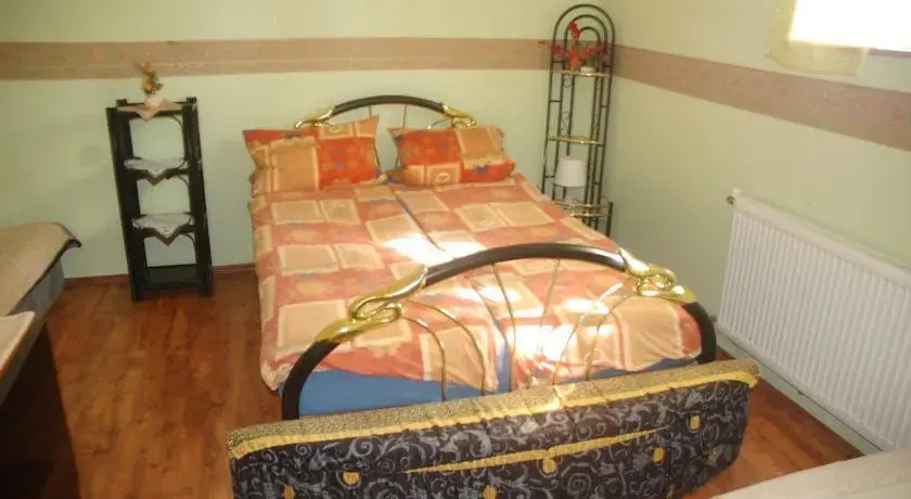 Hotelik Za Murem