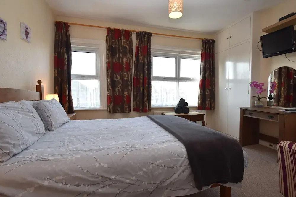 Tilling View with private parking