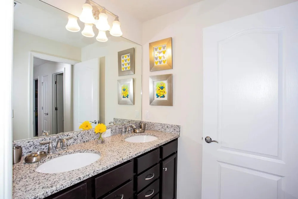 Luxury 5 Bedroom w Private Pool Close to Disney 8875