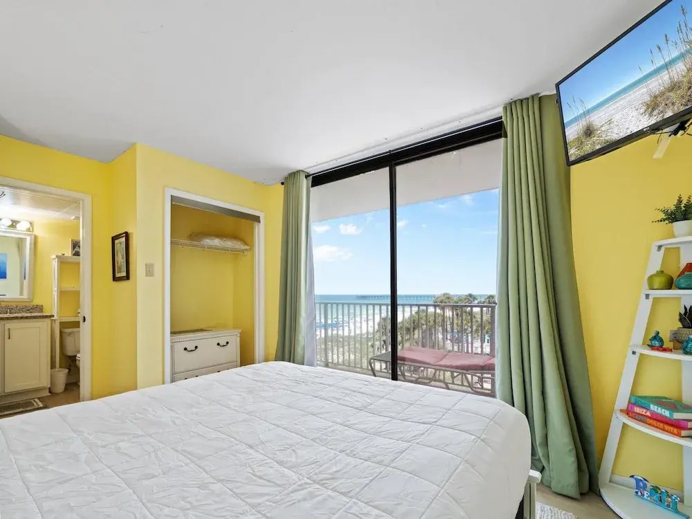 Windward 408 at Edgewater