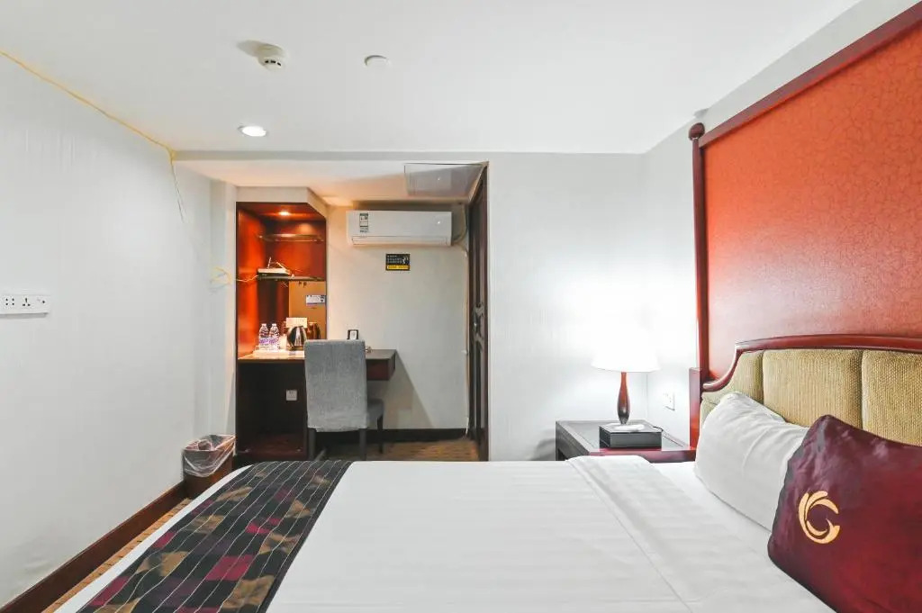 Royal Plaza Hotel