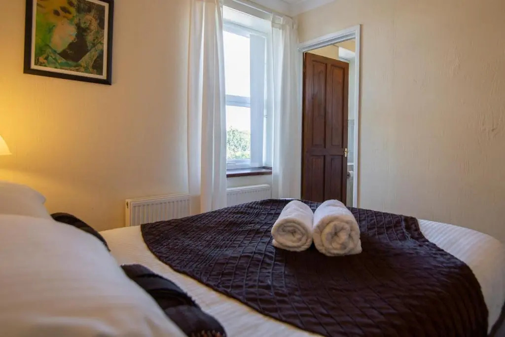 Kings Acre spacious 4 bed with Breath-taking views