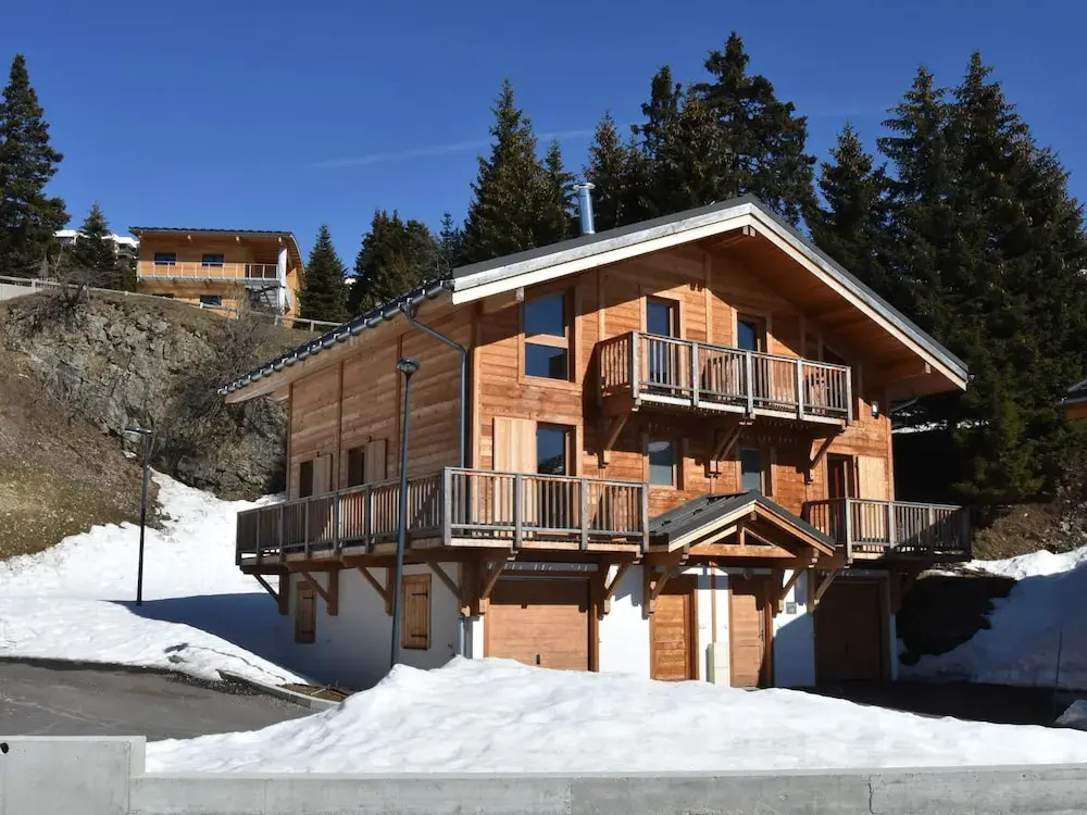 Splendid Chalet in Chamrousse With TV