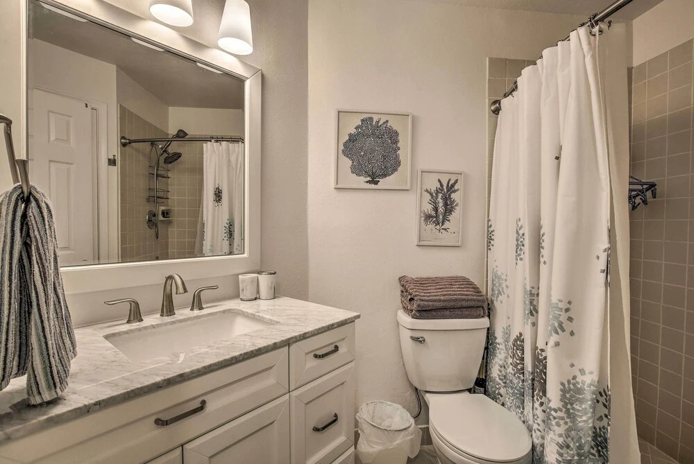 St Pete Condo w/ Heated Pool - 3 Miles to Beach!