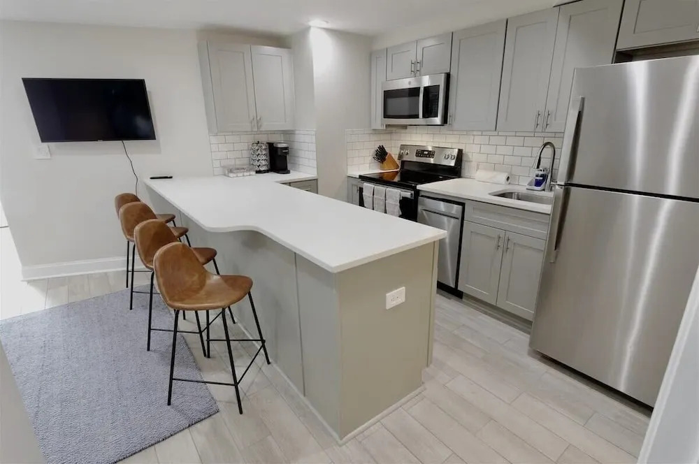 Darling Apartment in Capitol Hill - TWO min to Metro