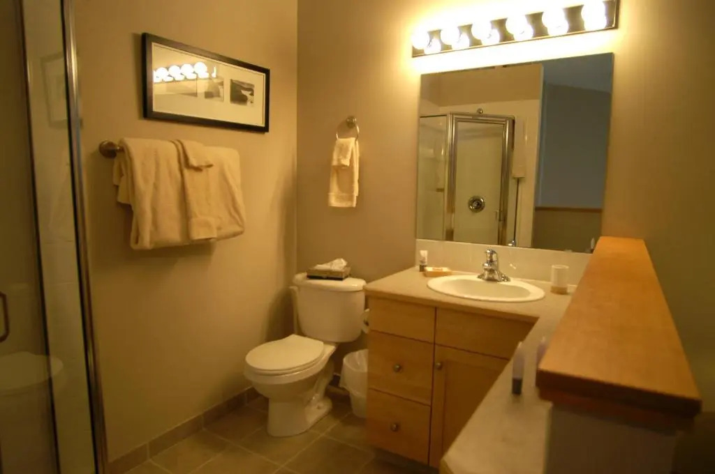 Apartment 407, Contemporary Decor