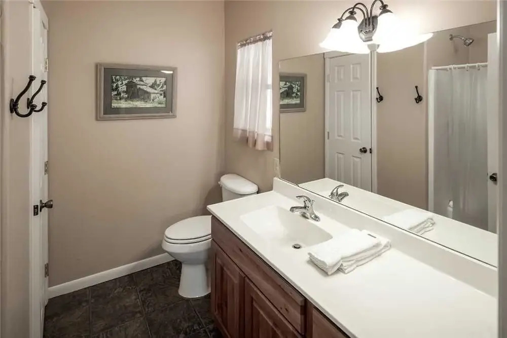 White Mountain Paradise - Four Bedroom Cabin