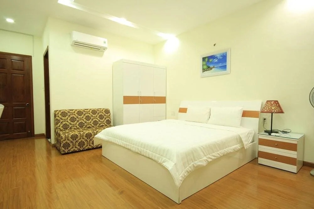 Smiley Apartment 15