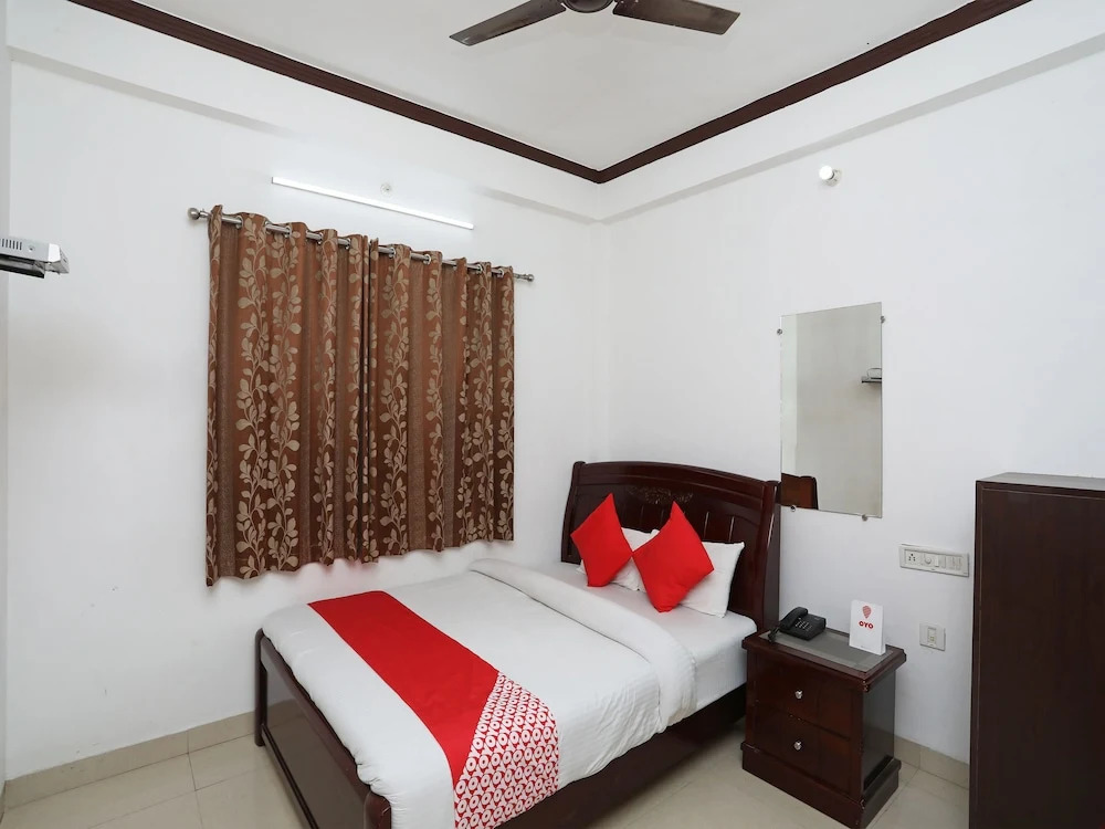 OYO 15027 Hotel Lotus International