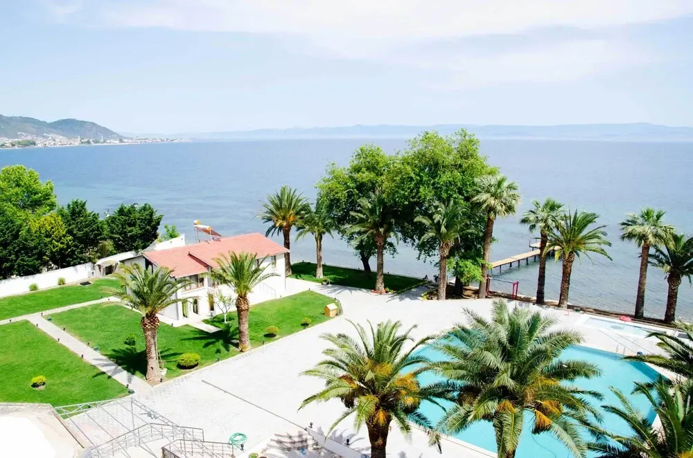 Serenita Beach Hotel