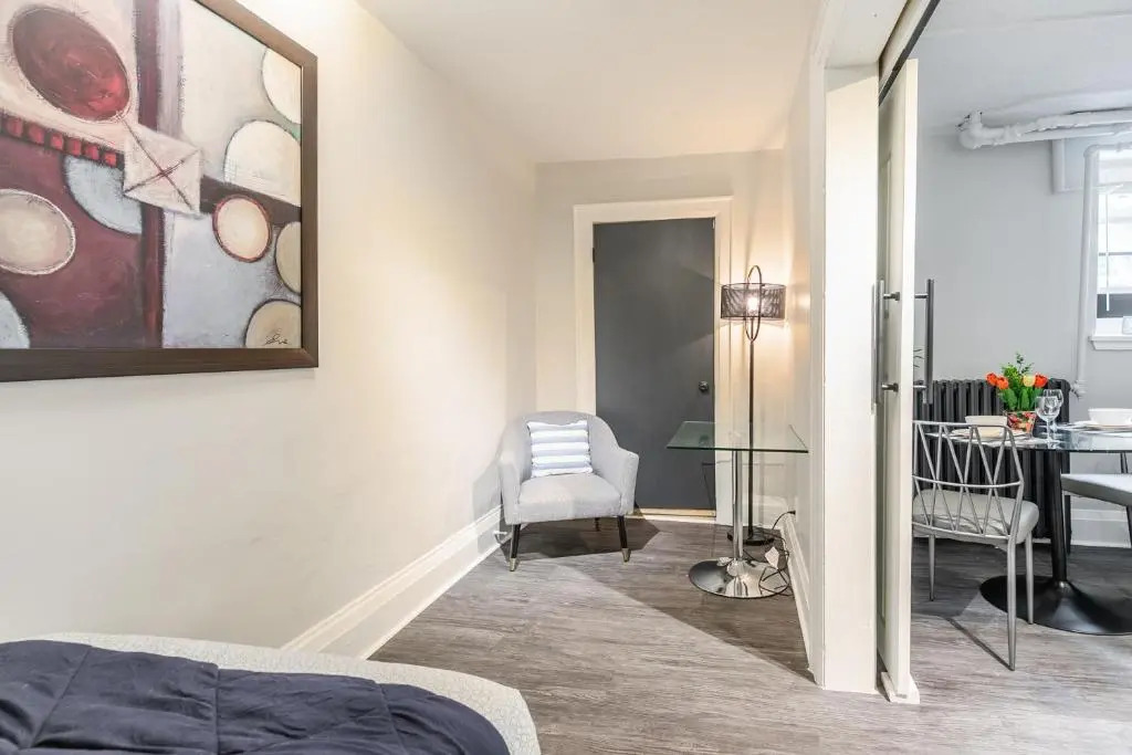 2BR Boutique Condo-prime Location DT Hamilton