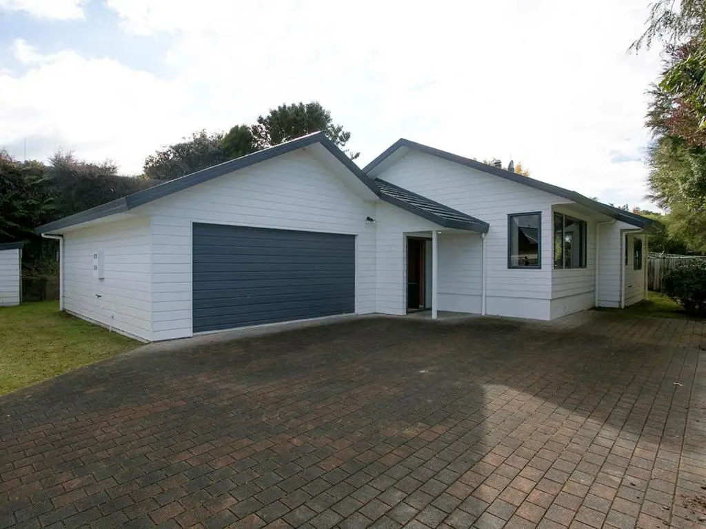 Laid Back on Lakewood - Taupo Holiday Home