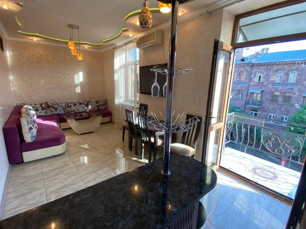 Amiryan street 1 bedroom Deluxe apartment With Balcony AM104