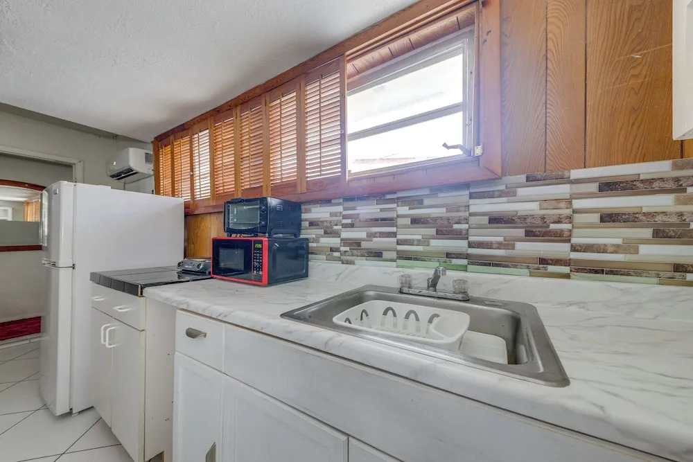 5 Mi to Hollywood Blvd! Miramar Apt w/ Shared Pool