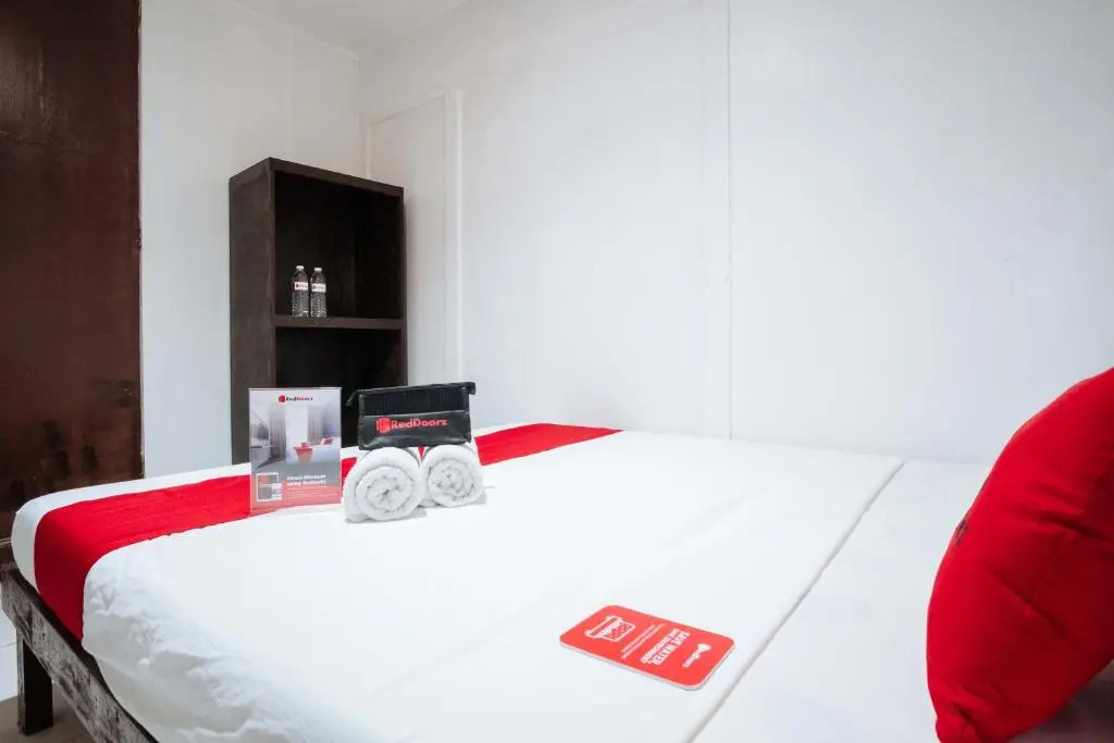 RedDoorz @ Downtown Bacolod