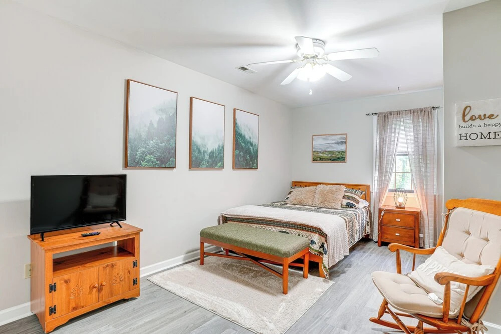Mcgaheysville Home w/ Screened Porch & Gas Grill!