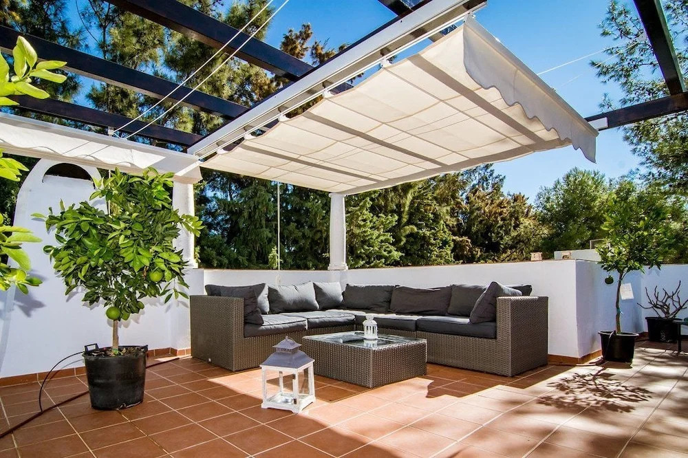 SE-Spacious townhouse in Nueva Andalucia Roomservice