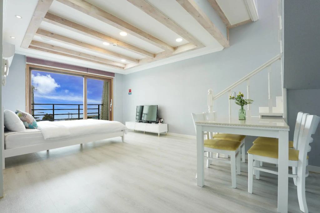 Airport 8Km, Ocean view 203 (Purple Love Room)