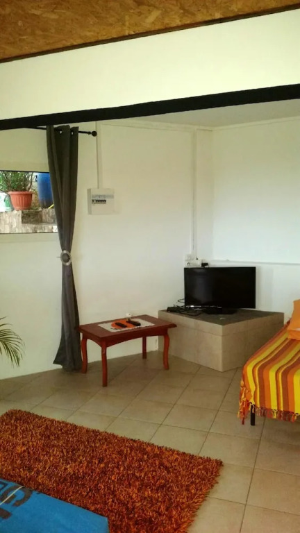 Studio in L'étang Sale, With Wonderful sea View, Enclosed Garden and W
