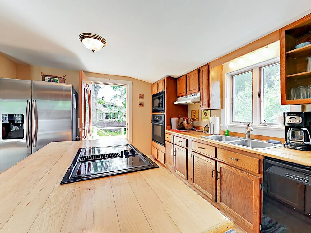 Lobstermen's Cottage - 3 Br home by RedAwning