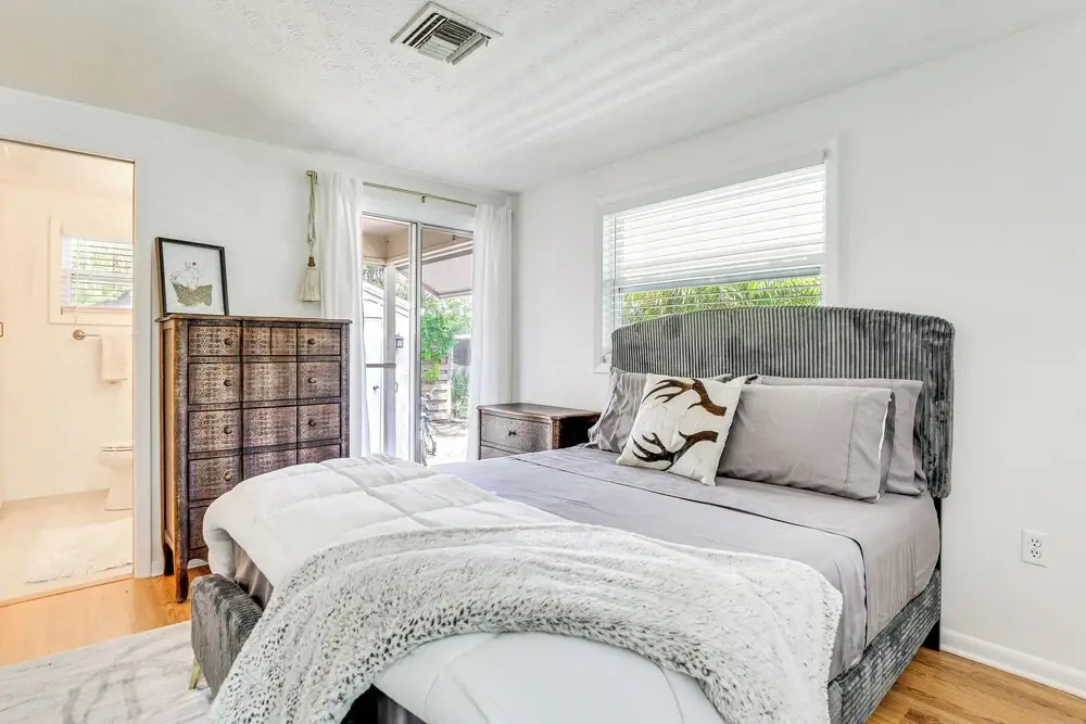 Inviting Sarasota Cottage: 5 Mi to Beach Access!