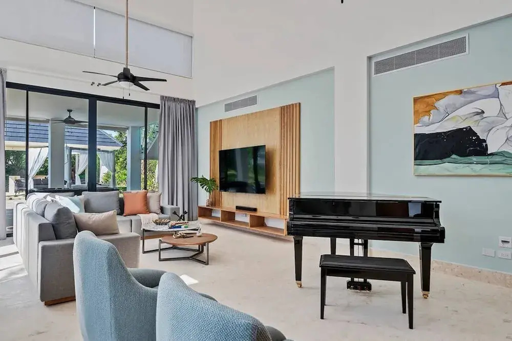 Contemporary 5 BR Luxury Golf Villa w Large Pool