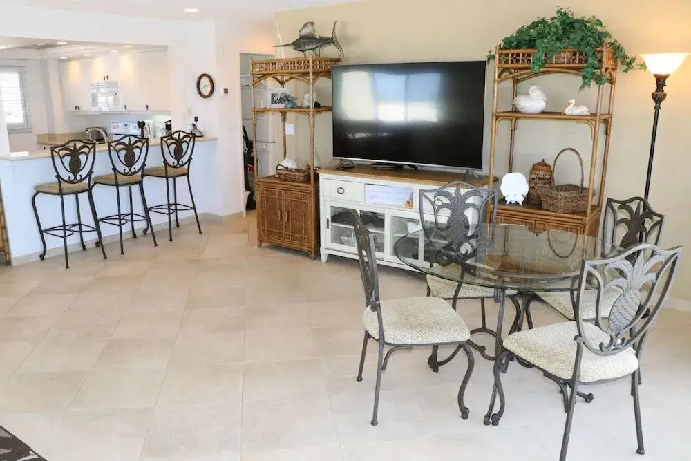 Jamaica Royale - 801 - 2 Br Condo