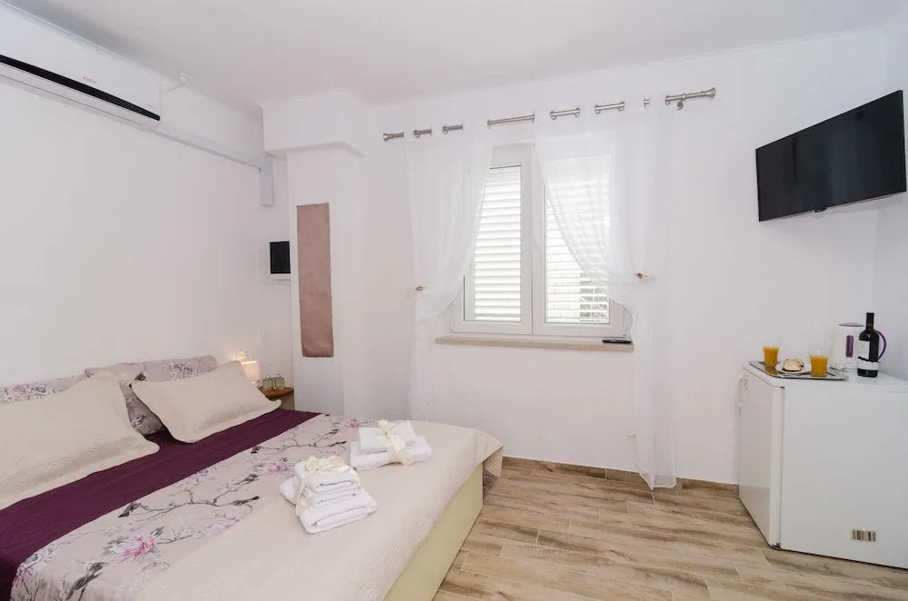 Apartment & Room Lady O