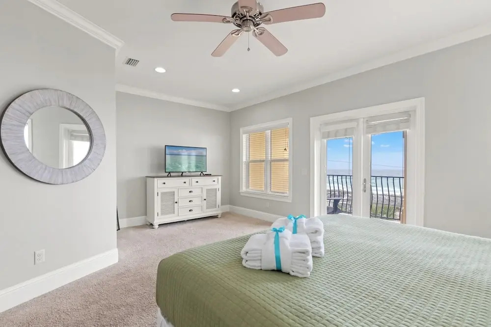 Walk To The Beach! 3 Story Home! 2 Balconies With Gulf Views