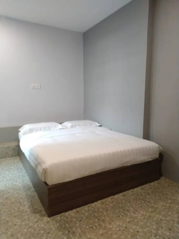 Lot 52 Hostel