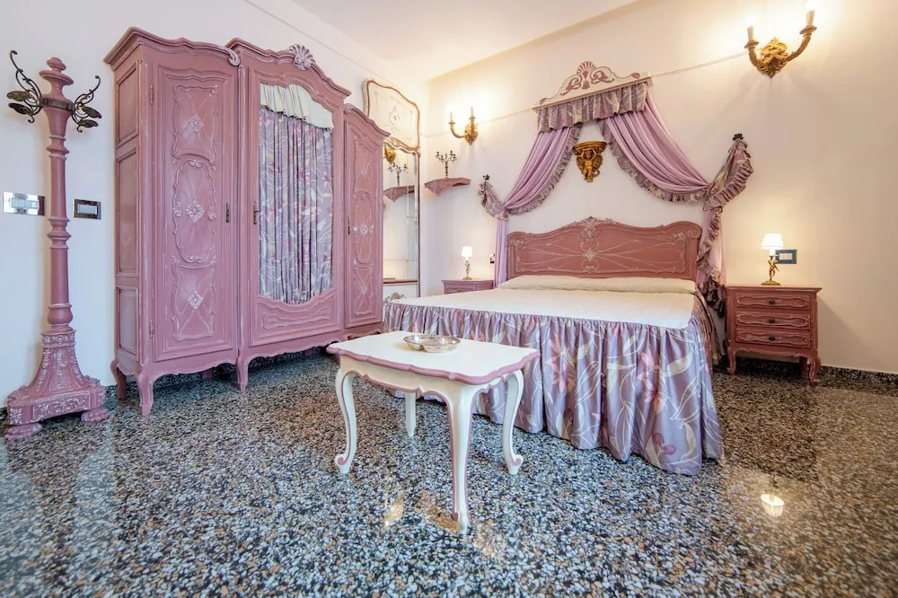 The Crown Palace - Gallipoli