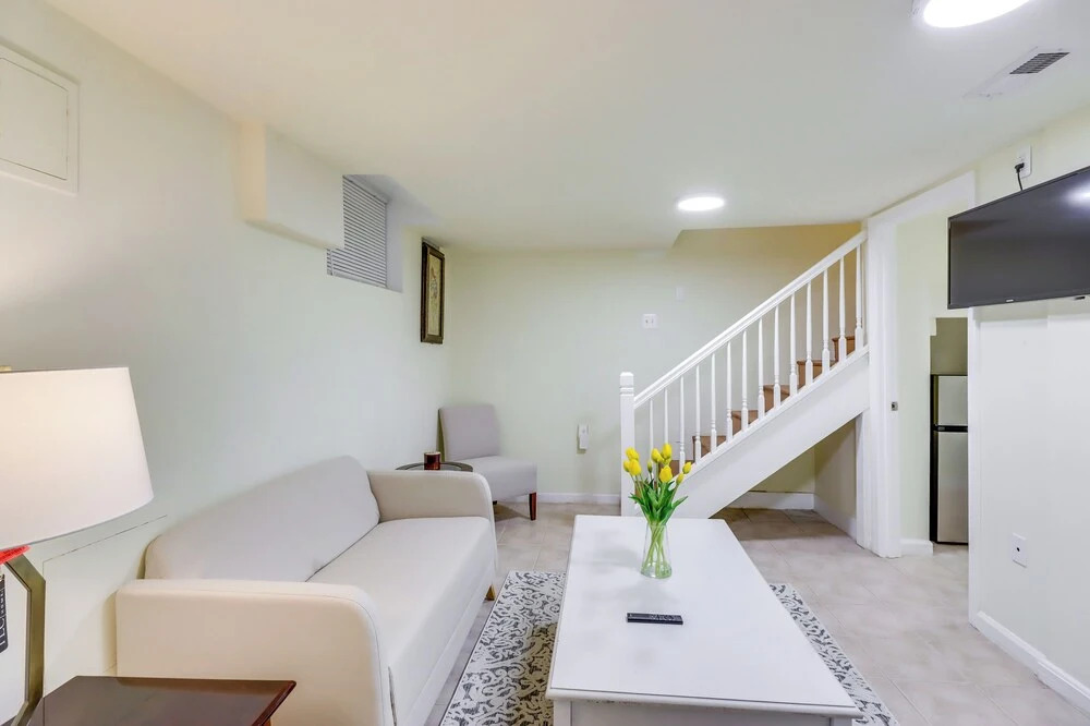 2 Mi to Dtwn DC: Wfh-friendly Apt