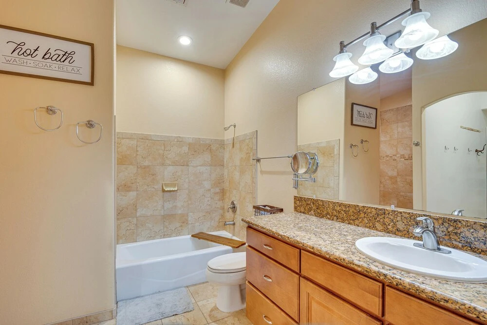 Lake Havasu City Escape: Patio, Pool + Grill!