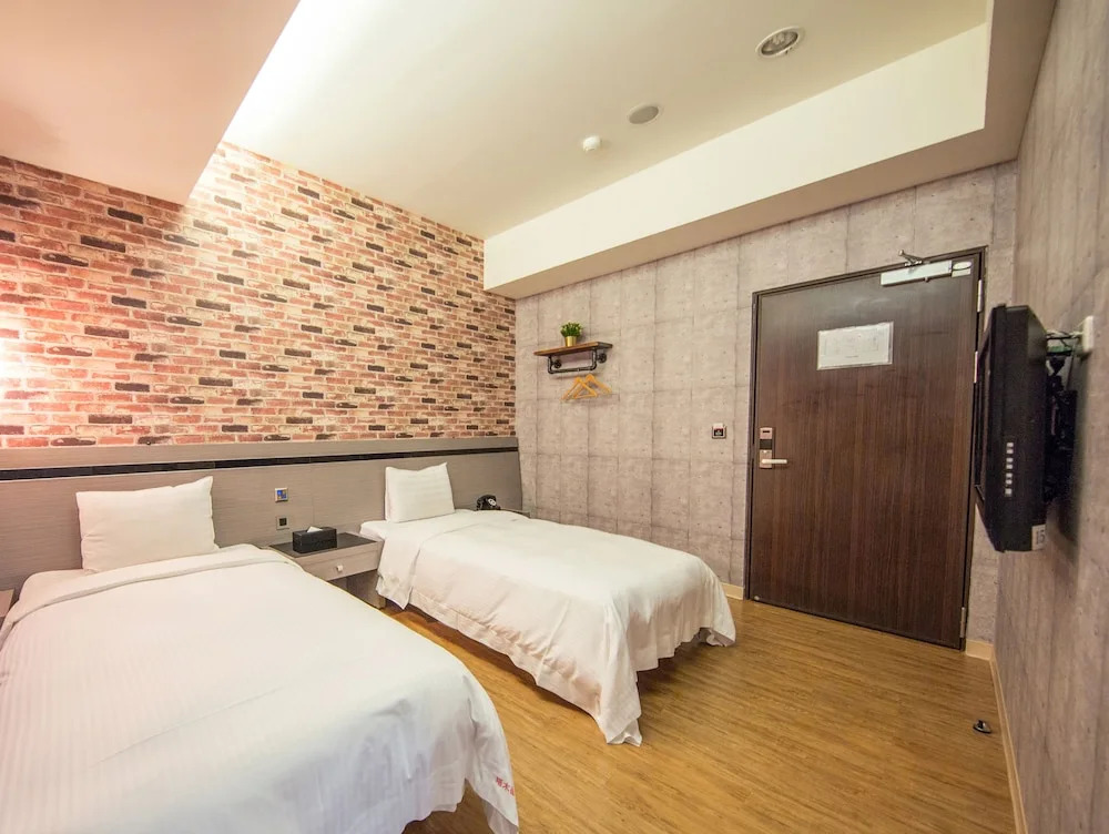 Military 75 Hotel