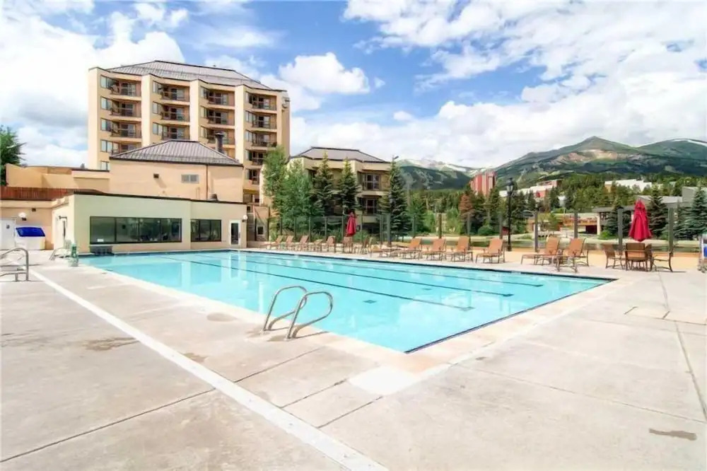 Spacious 4 Bedroom Vacation Rental in Convenient Location with Scenic Views, Pool, Hot Tub
