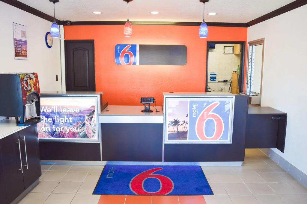 Motel 6 San Diego, CA Airport Harbor