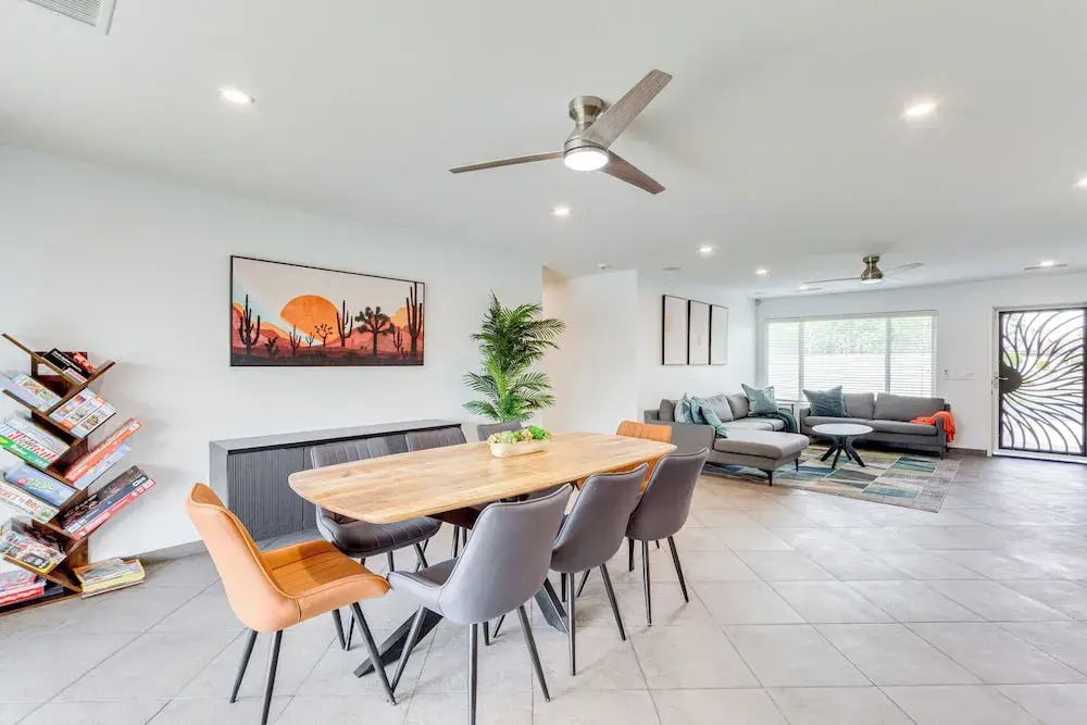 Outdoor Entertainment: Palm Springs Group Escape