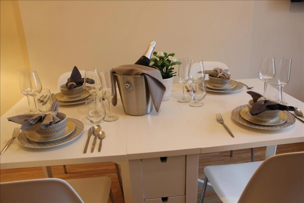 The Maelor - Berwyn House - Central Wrexham - Sleeps Up To 6