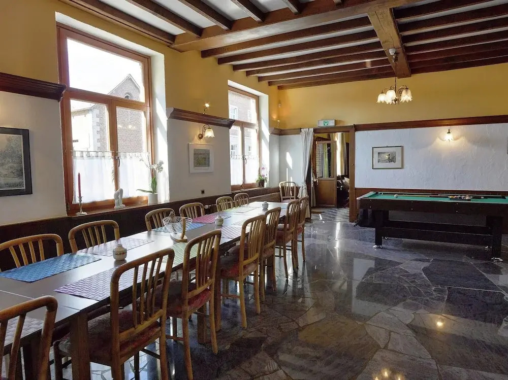 Spacious Holiday Home With Private Garden