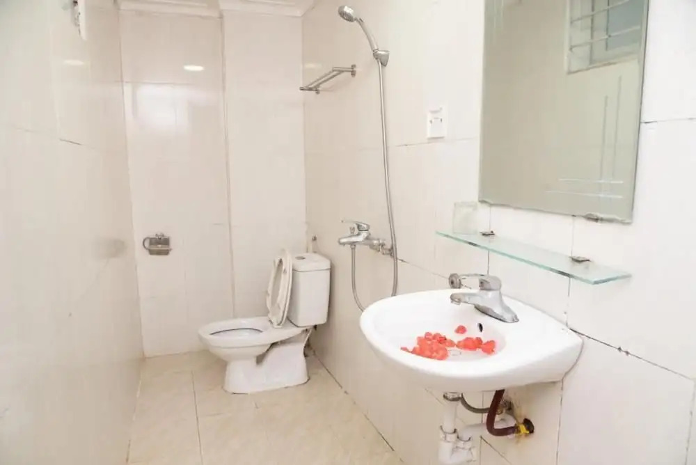 Phuong Dong Hotel Cau Giay -by BayLuxury
