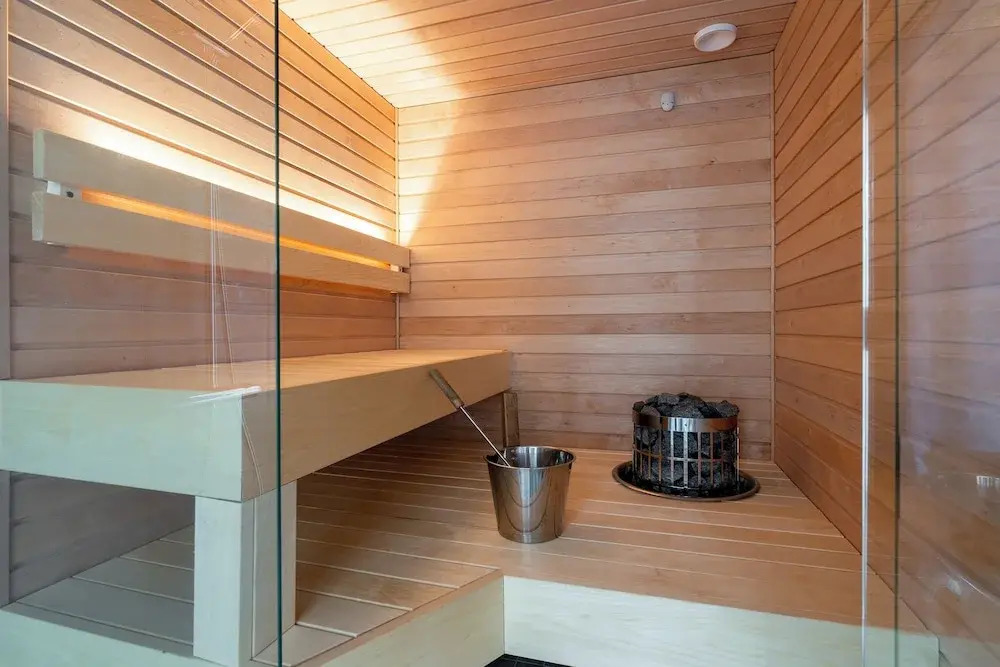 3BR Modern Loft Penthouse with Sauna & Parking