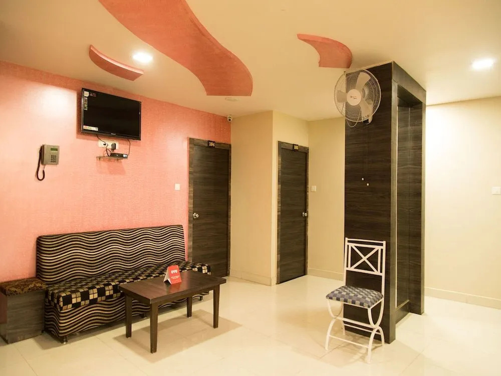 OYO 10365 Hotel RR