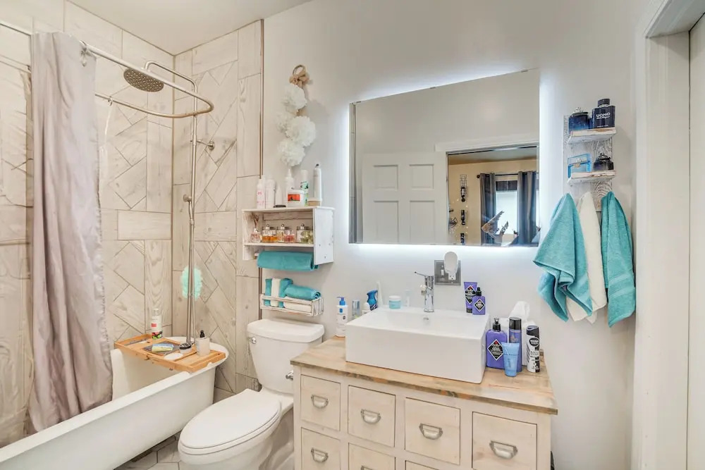 Modern Casselton Vacation Rental: 22 Mi to Fargo!