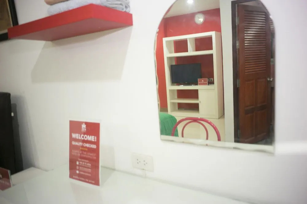 ZEN Rooms Mahajak Residence